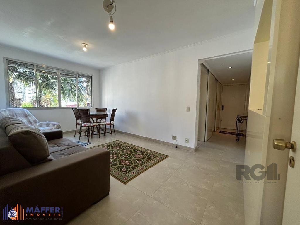 Apartamento de 72m² com 2 dormitórios, no bairro no bairro Mont Serrat.