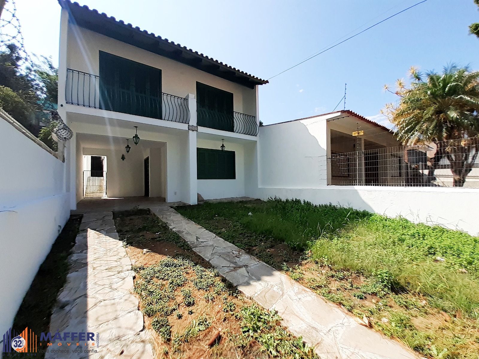 Casa para Venda - 124m², 2 dormitórios com sacada e 2 vagas - Glória
