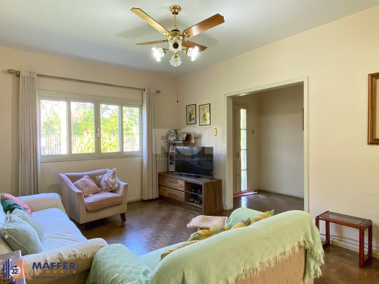 Casa com 4 dormitórios, no bairro Nossa Senhora das Graças em Canoas/RS