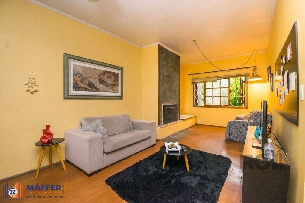 Excelente casa de 354m² com 5 dormitórios e 8 vagas.