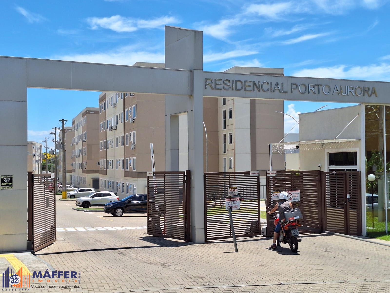 Apartamento 02 dormitorios com estacionamento privativo - Cavalhada