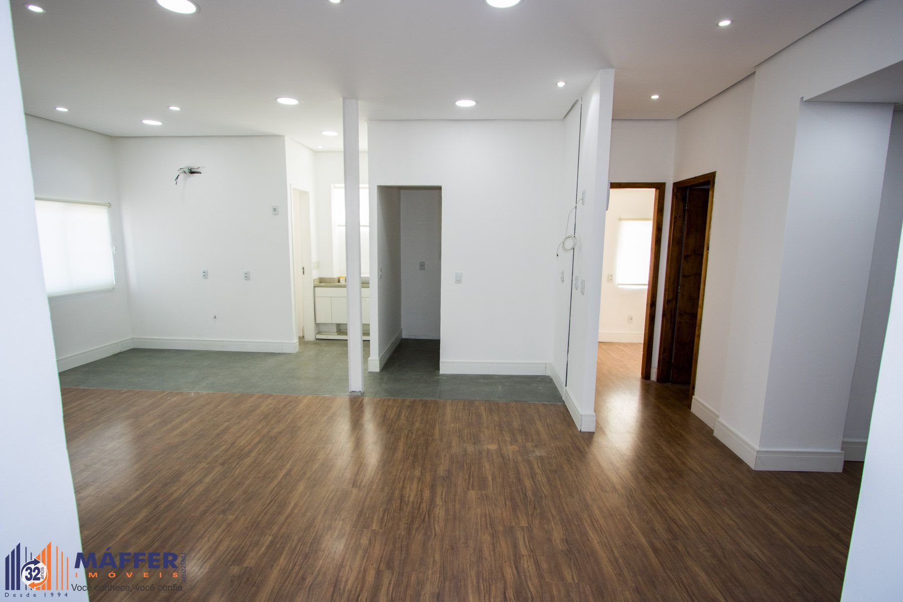 Casa comercial com aproximadamente 157m² privativos