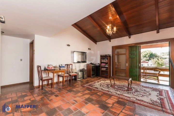 Casa para Venda - 247m², 4 dormitórios, sendo 1 suites, 5 vagas - Glória