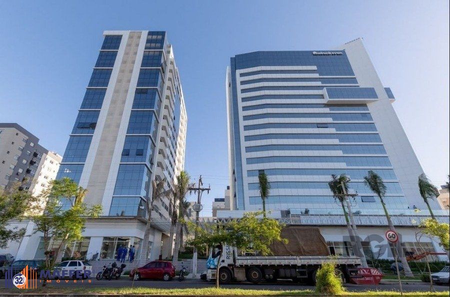 AMPLO CONJUNTO COMERCIAL COM 81 M2 NO HOM NILO