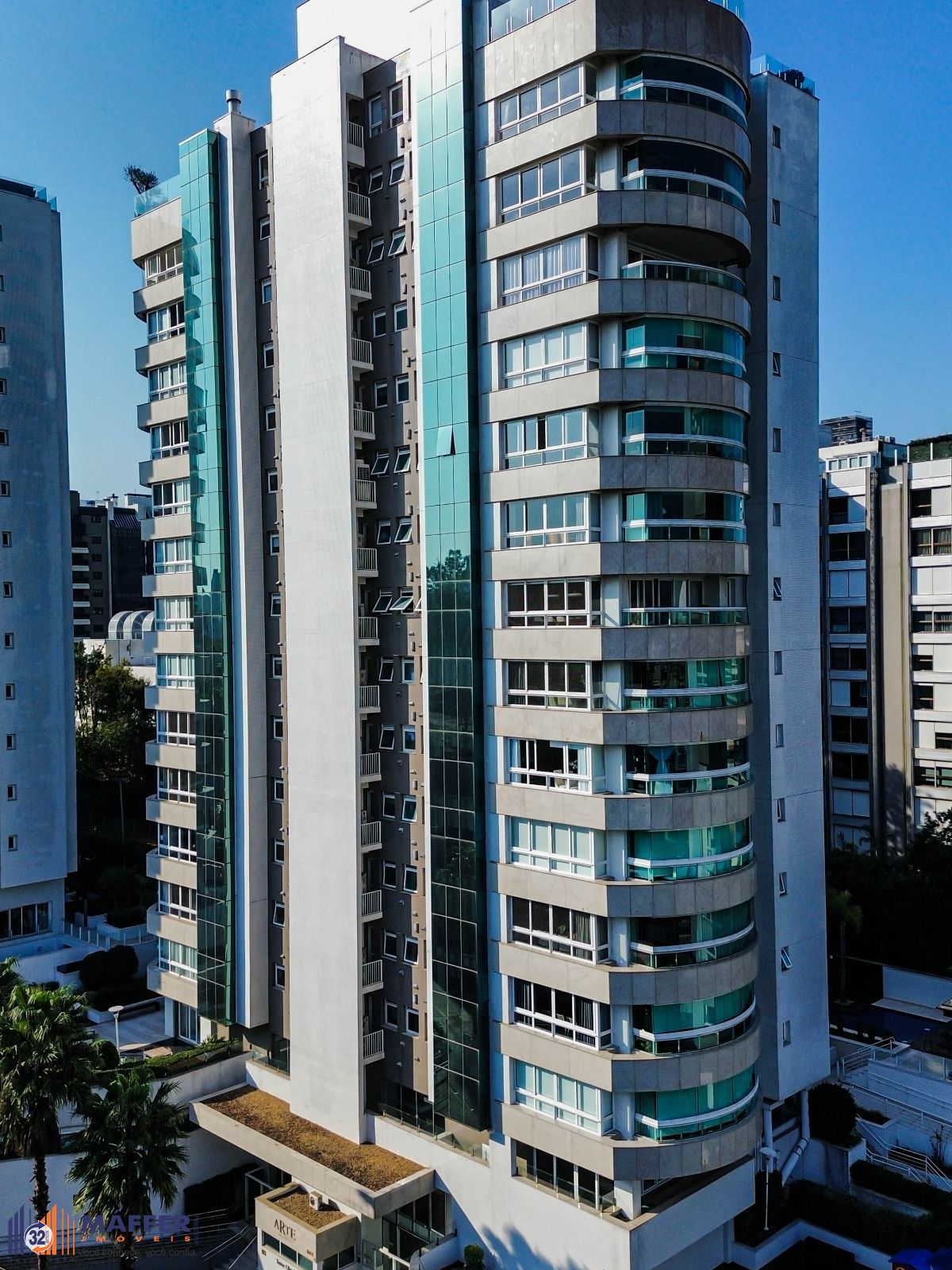 Apartamento com 202m², 3 suítes, lareira, churrasqueira, 3 vagas, infraestrutura completa, no Bela Vista.