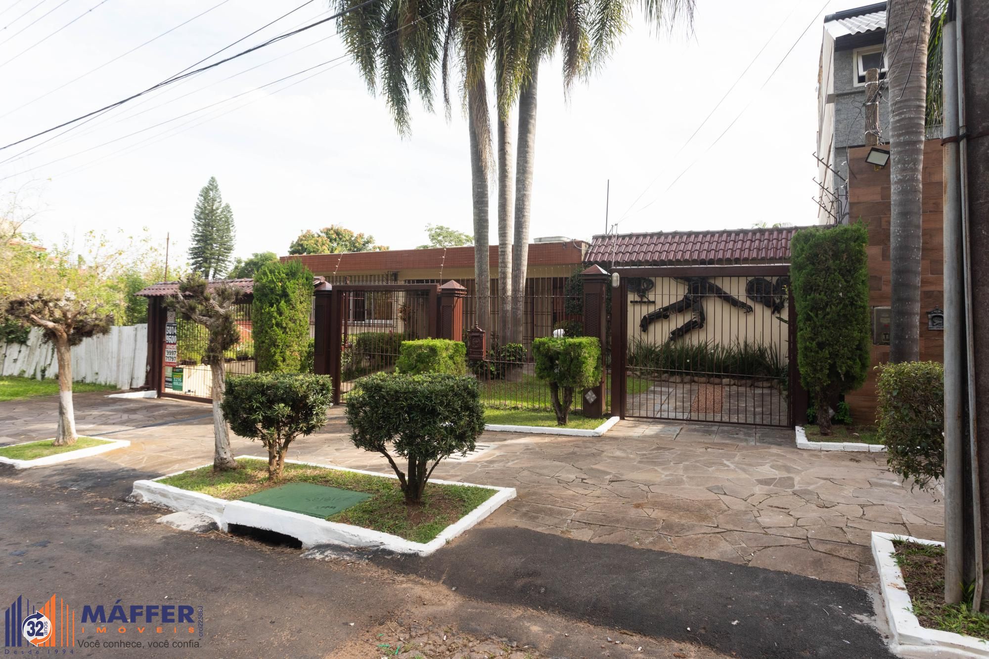 Casa com piscina e 470m2 no Chácara das Pedras
