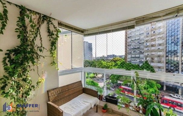 Apartamento de frente com vista panorâmica, sacada,3 dormitórios,1suíte para venda no bairro Centro Histórico em Porto Alegre/RS.