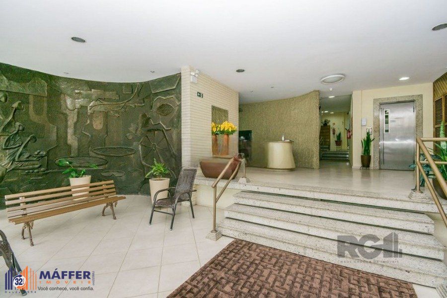 Ampla apartamento 3 dormitorios,living 2 ambientes na Cidade Baixa, com 2 garagem,