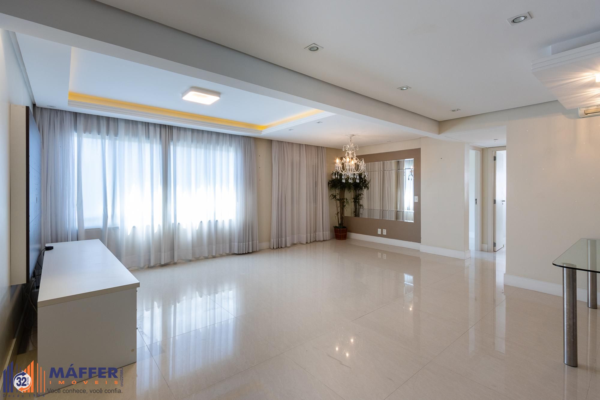 Apartamento de 3 dormitórios, 1 suíte e 2 vagas escrituradas no bairro Tristeza.