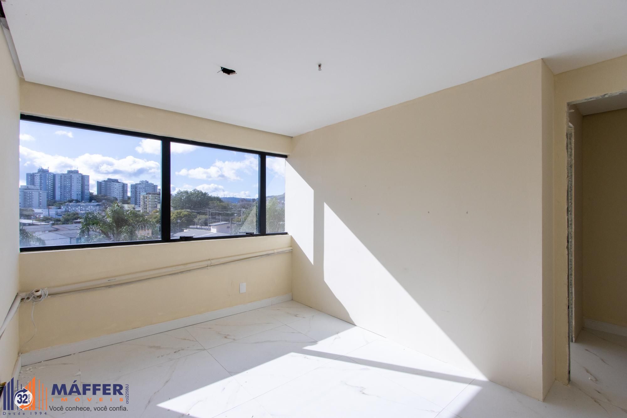 Sala comercial à venda no Bairro Cristal, com 37m² de área privativa, 1 vaga