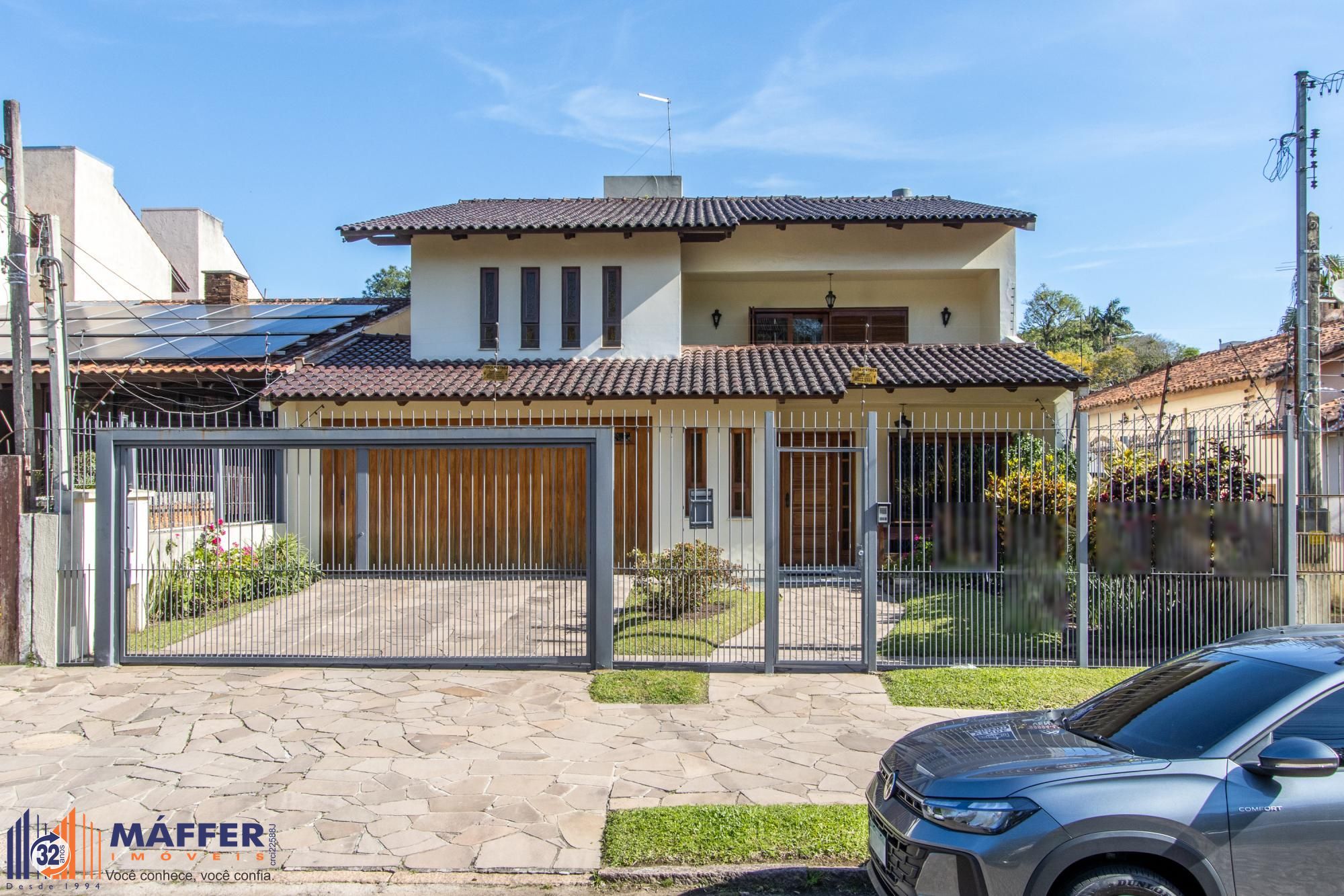 Casa à venda com 5 dormitórios, 392m² e 4 vagas no bairro Vila Assunção, Zona Sul de Porto Alegre