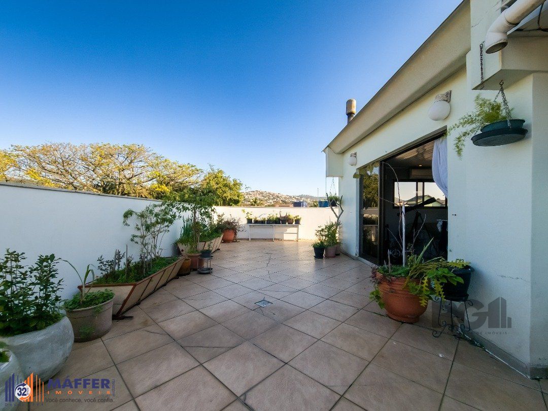 Cobertura, 2 quartos, 1 suite, dependência de empregada, 1 vaga de garagem, bairro Partenon