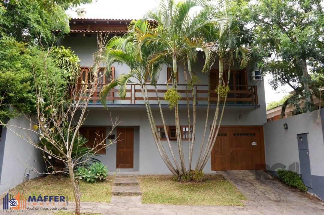 Casa para Venda - 350m², 4 dormitórios, sendo 4 suites, 4 vagas - Tristeza