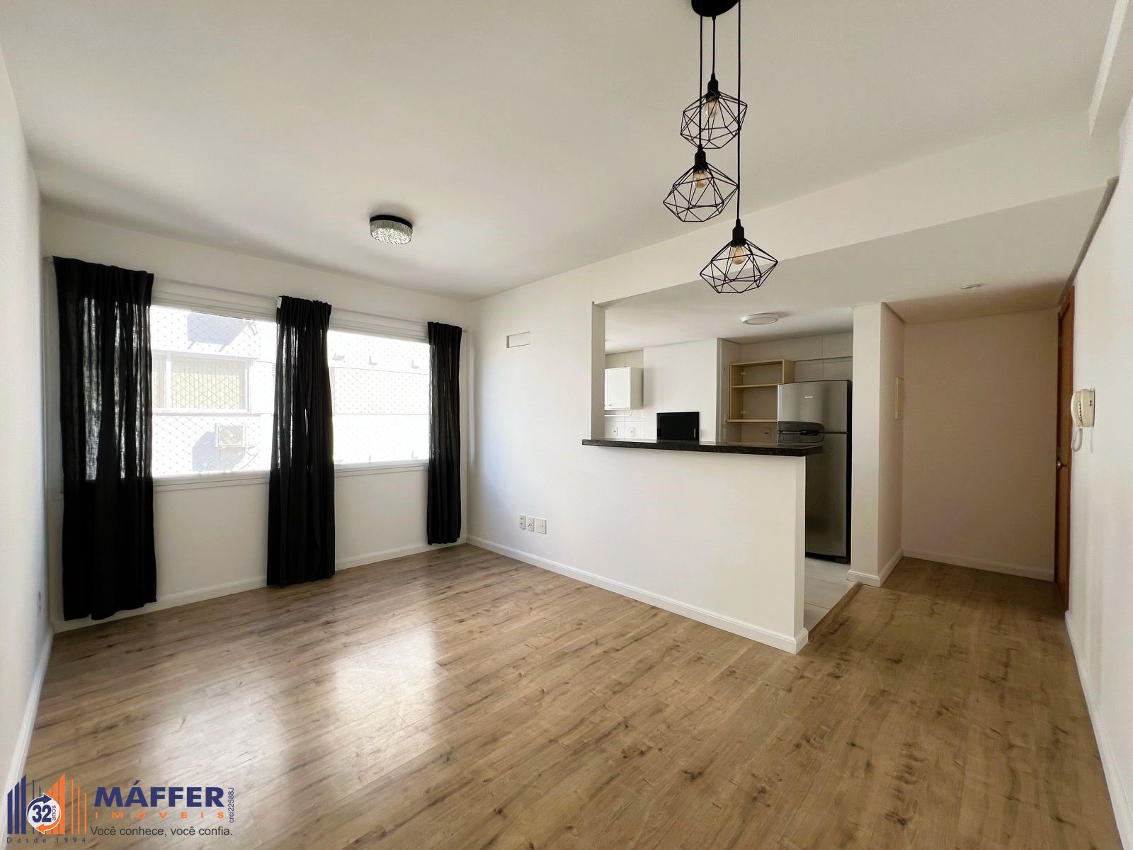 Apartamento 2 dormitórios a venda em localização privilegiada em Porto Alegre