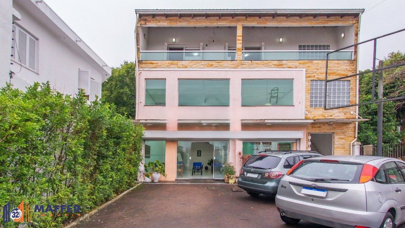 **Prédio Comercial Desocupado à Venda na Azenha, Porto Alegre, RS**