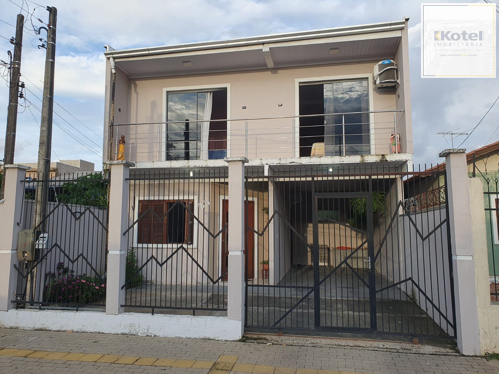 Casa, 3 Dormitórios, 2 Banheiros, 180m², Bairro Estância Velha, Canoas