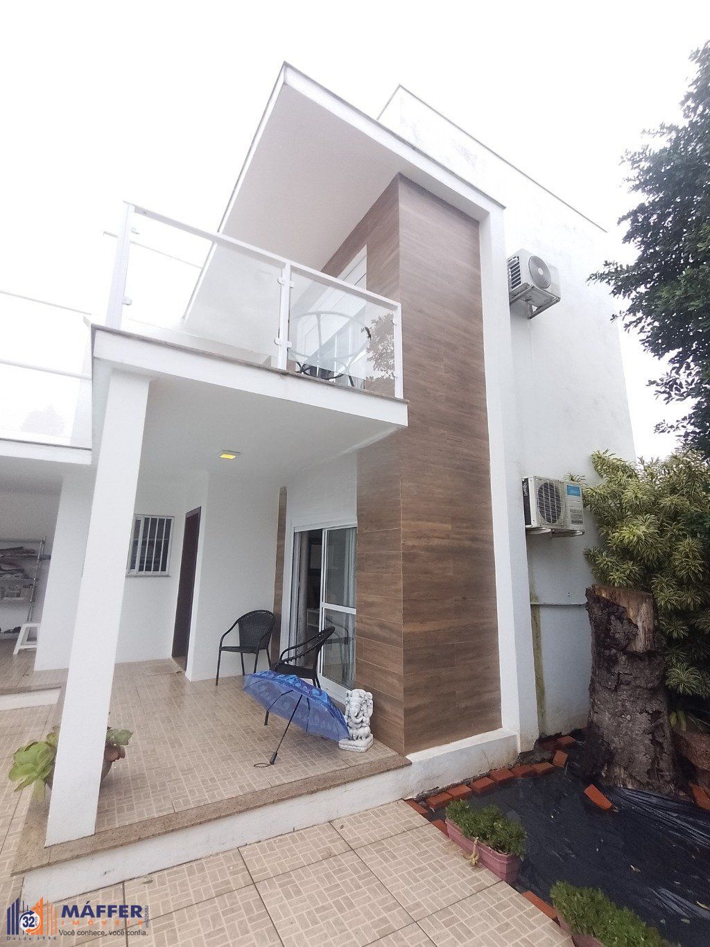 Casa de 5 dormitórios, piscina e 4 vagas de garagem em Canoas.
