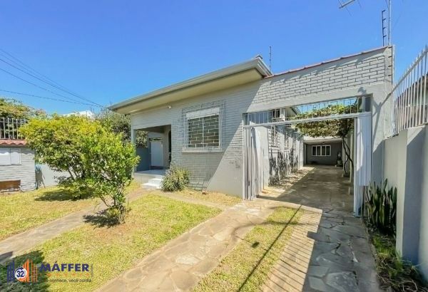 Casa no bairro Cavalhada de 3 dormitórios e 3 vagas