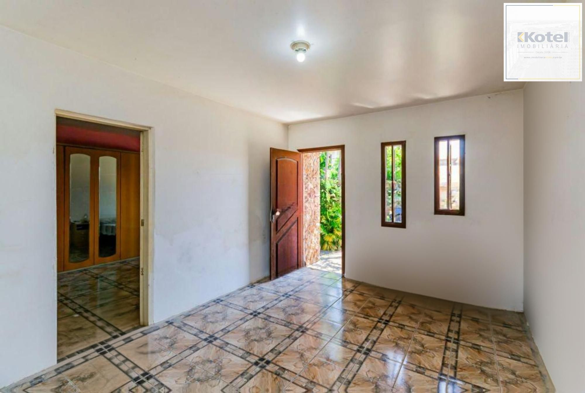 Casa com 3 quartos, 4 vagas e amplo pátio no Bairro Sarandí — foto 2