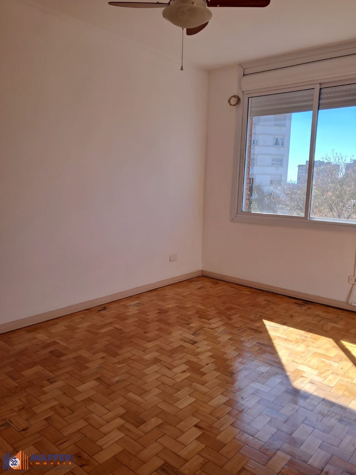 Apartamento de 2 quartos e 1 vaga de garagem no bairro Cristo Redentor POA