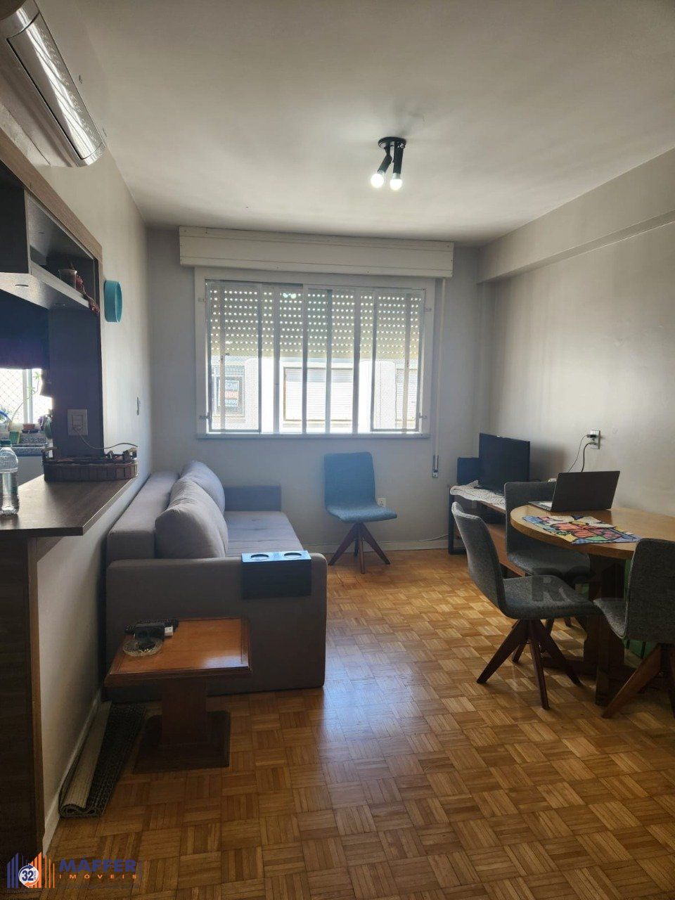 Apartamento de 1 quarto e uma vaga de garagem no bairro Floresta em Porto Alegre