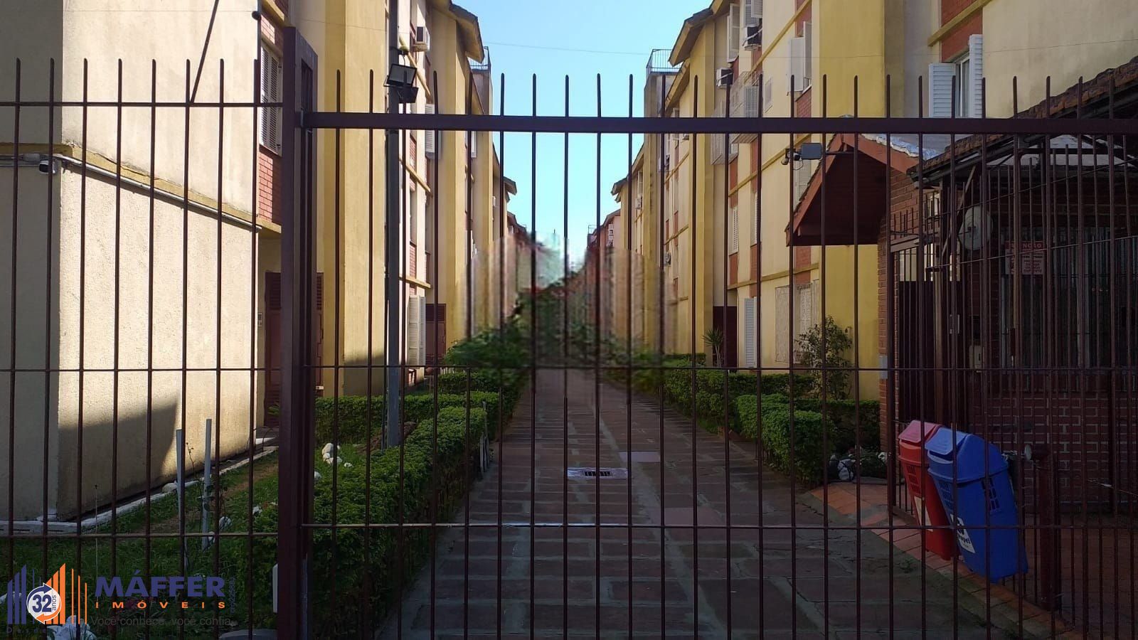 Apartamento Reformado de 2 Dormitórios à Venda Portaria 24 Horas Financiável