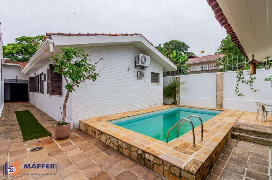 Casa em ótima localização, com 201m², Bairro Medianeira, Porto Alegre/RS