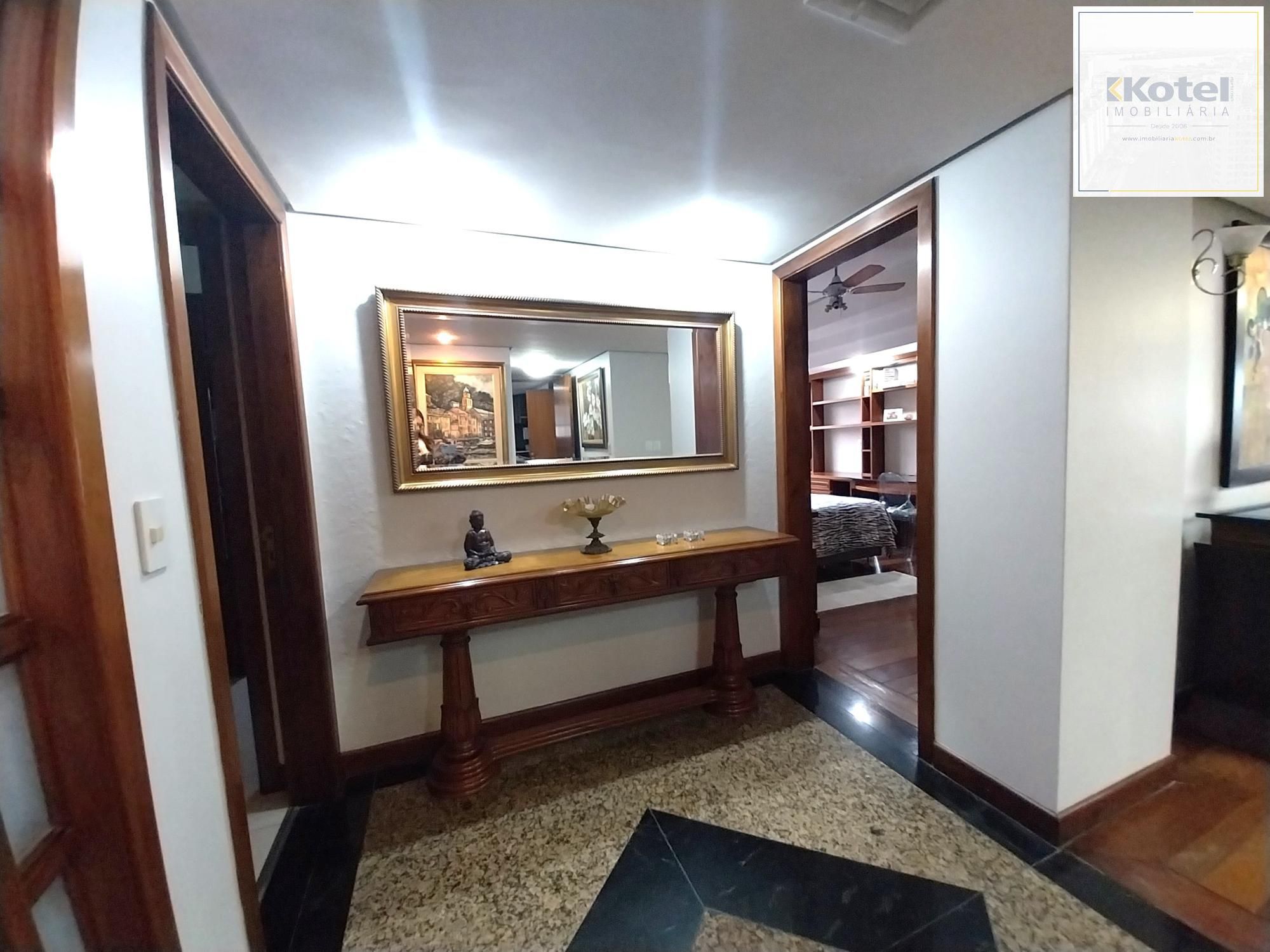 Apartamento de 4 dormitórios, 2 suítes, 2 vagas e elevador na Castro Alves. — foto 3