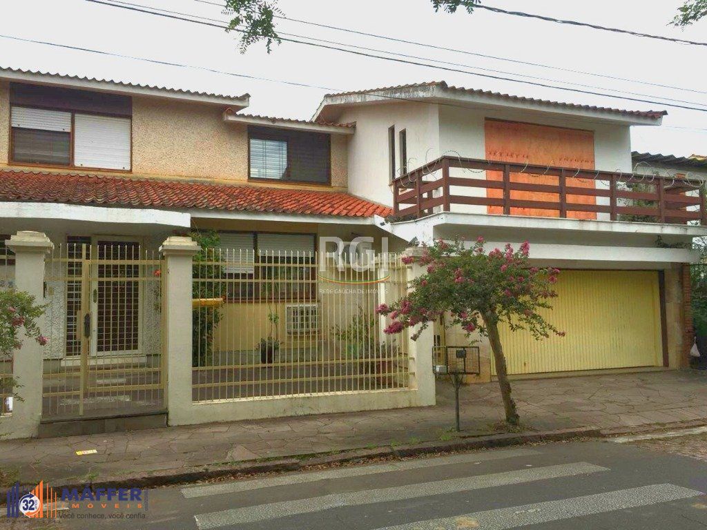 Casa para Venda - 340m², 4 dormitórios, sendo 2 suites, 3 vagas - Jardim Lindóia