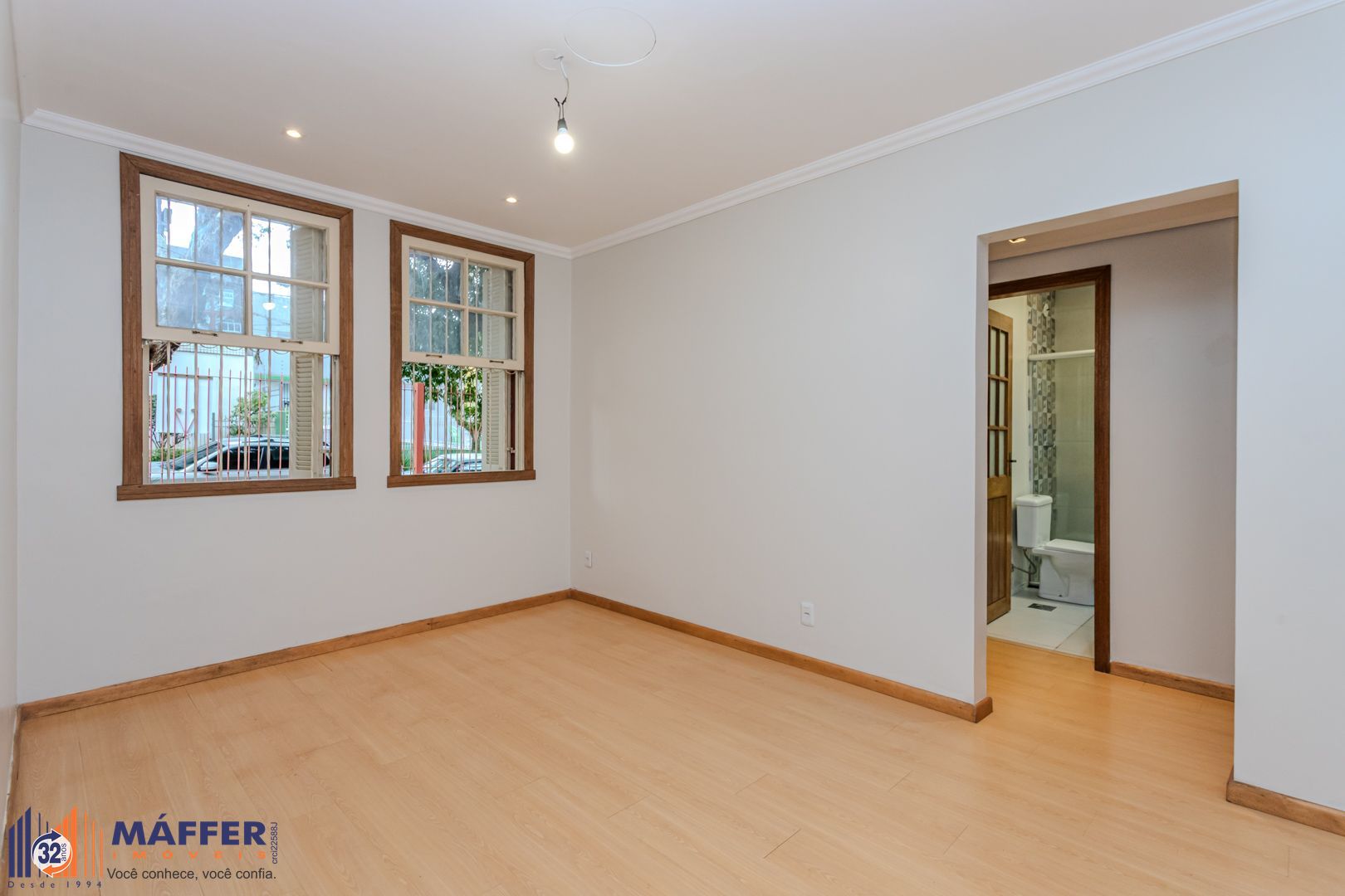 Apartamento no bairro Petrópolis de 2 dormitórios térreo com pátio DESOCUPADO