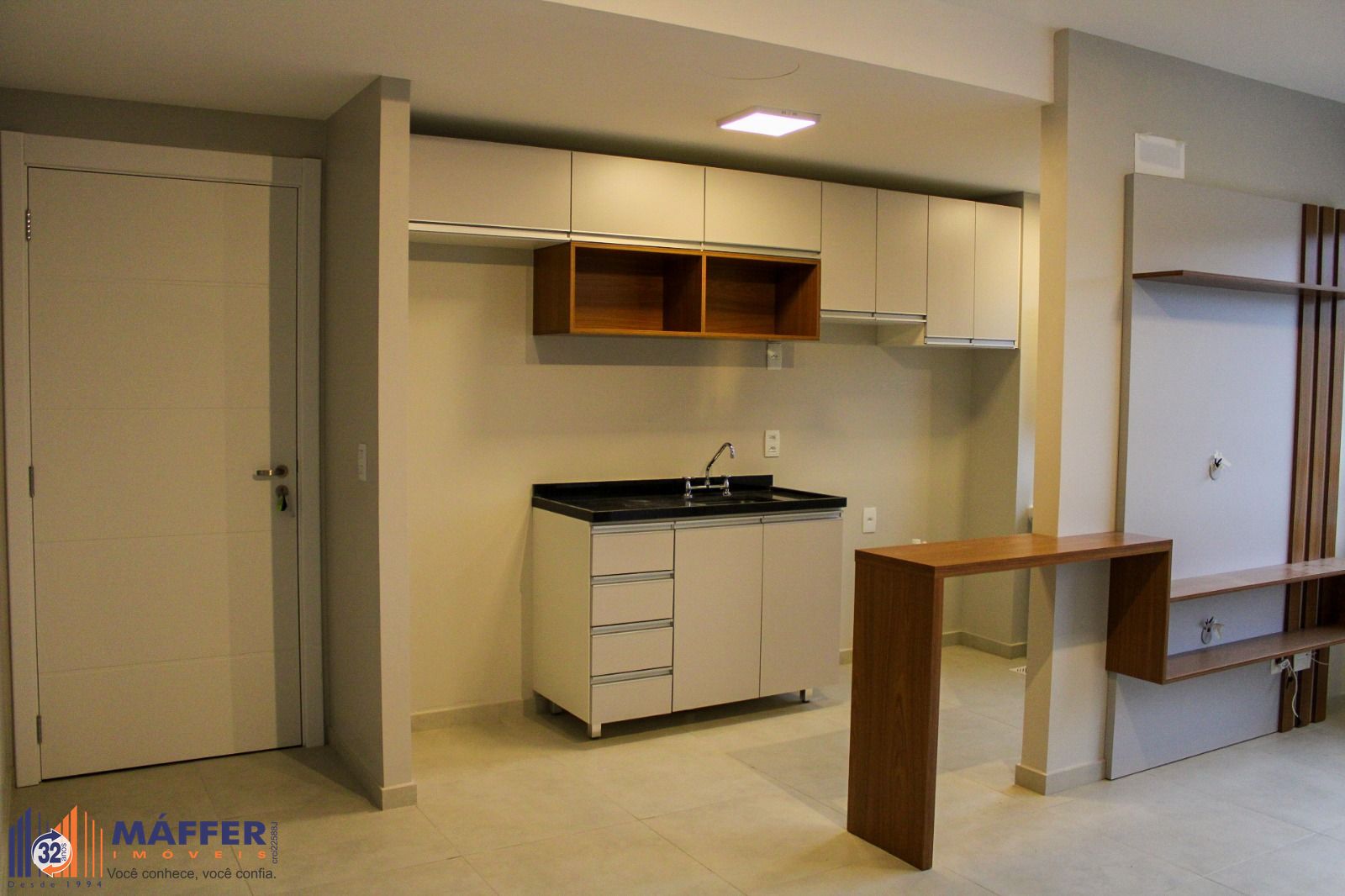 Apartamento 02 dormitórios com 01 suíte e 01 vaga de garagem escriturada
