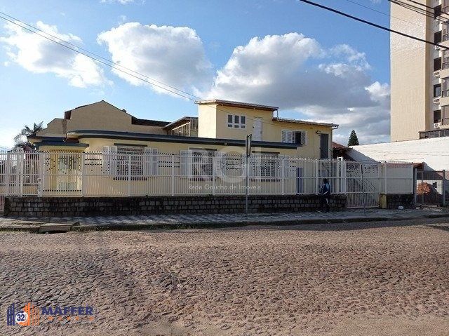 Casa para Venda - 200m², 4 dormitórios, 4 vagas - Passo da Areia