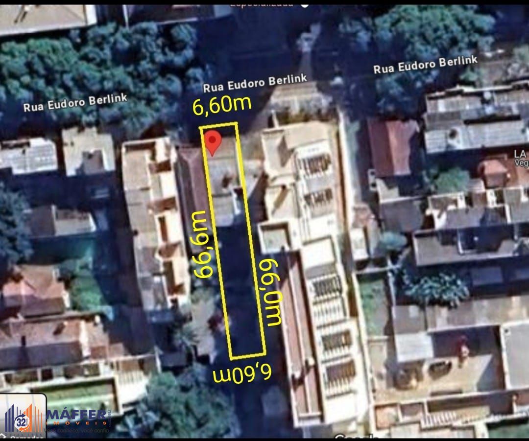 Casa com 3 dormitórios e 1 vaga de garagem, em terreno com 435,60m² (6,60m de frente por 66,00m de extensão).