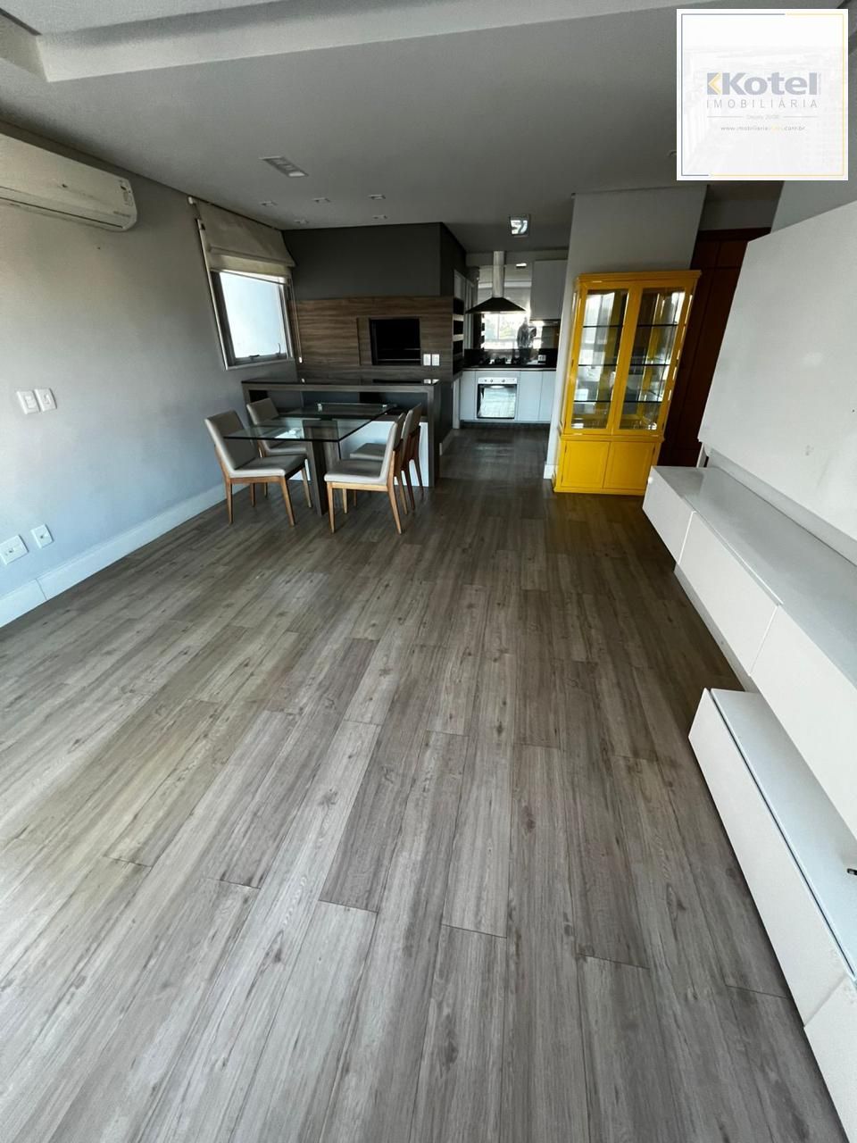 Apartamento de 2 dormitórios, elevador e duas vagas de garagem em Porto Alegre. — foto 4