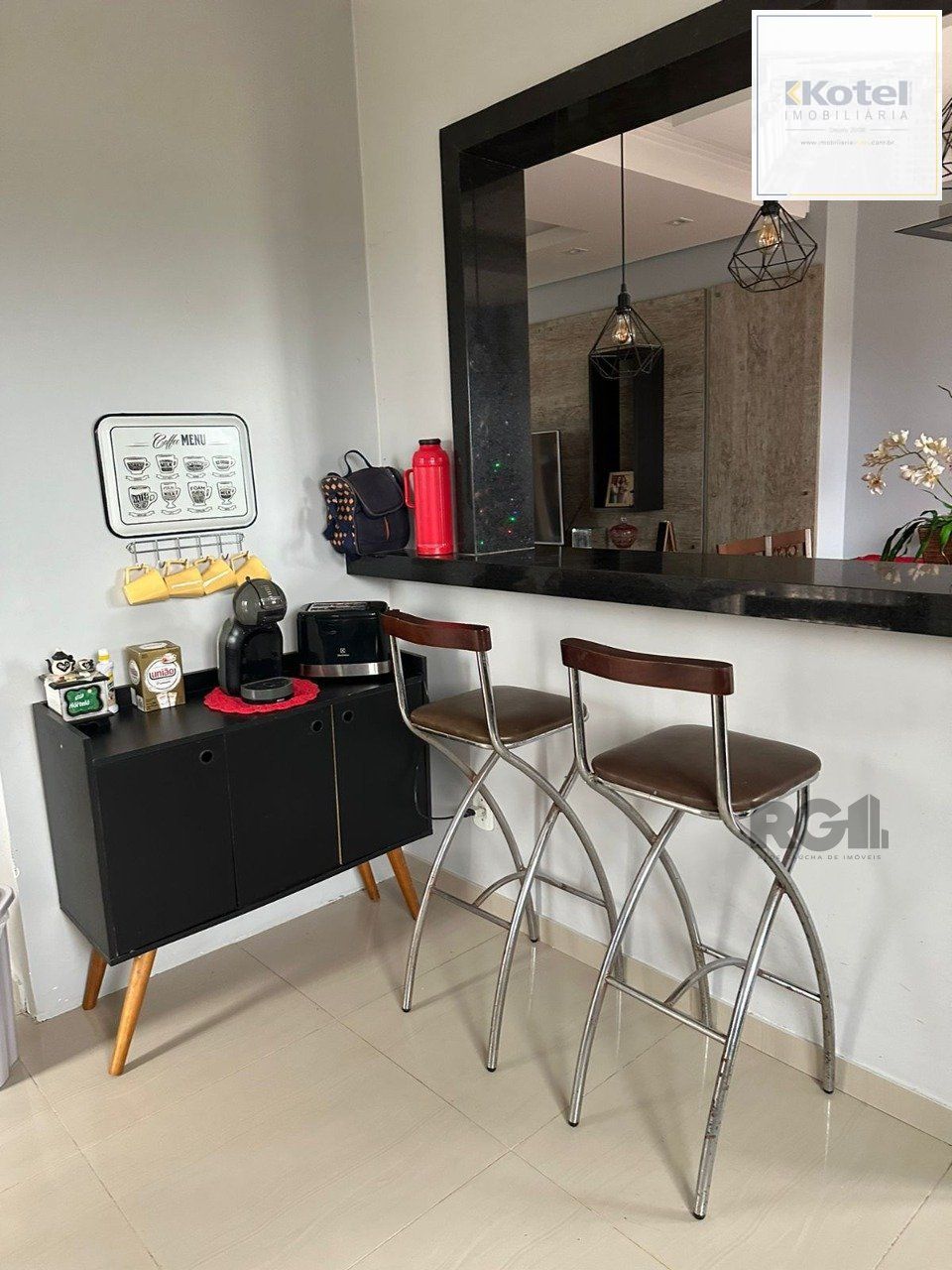 Apartamento cobertura 3 dormitórios, 1 suíte, vaga de garagem, Bairro Vila Cachoeirinha