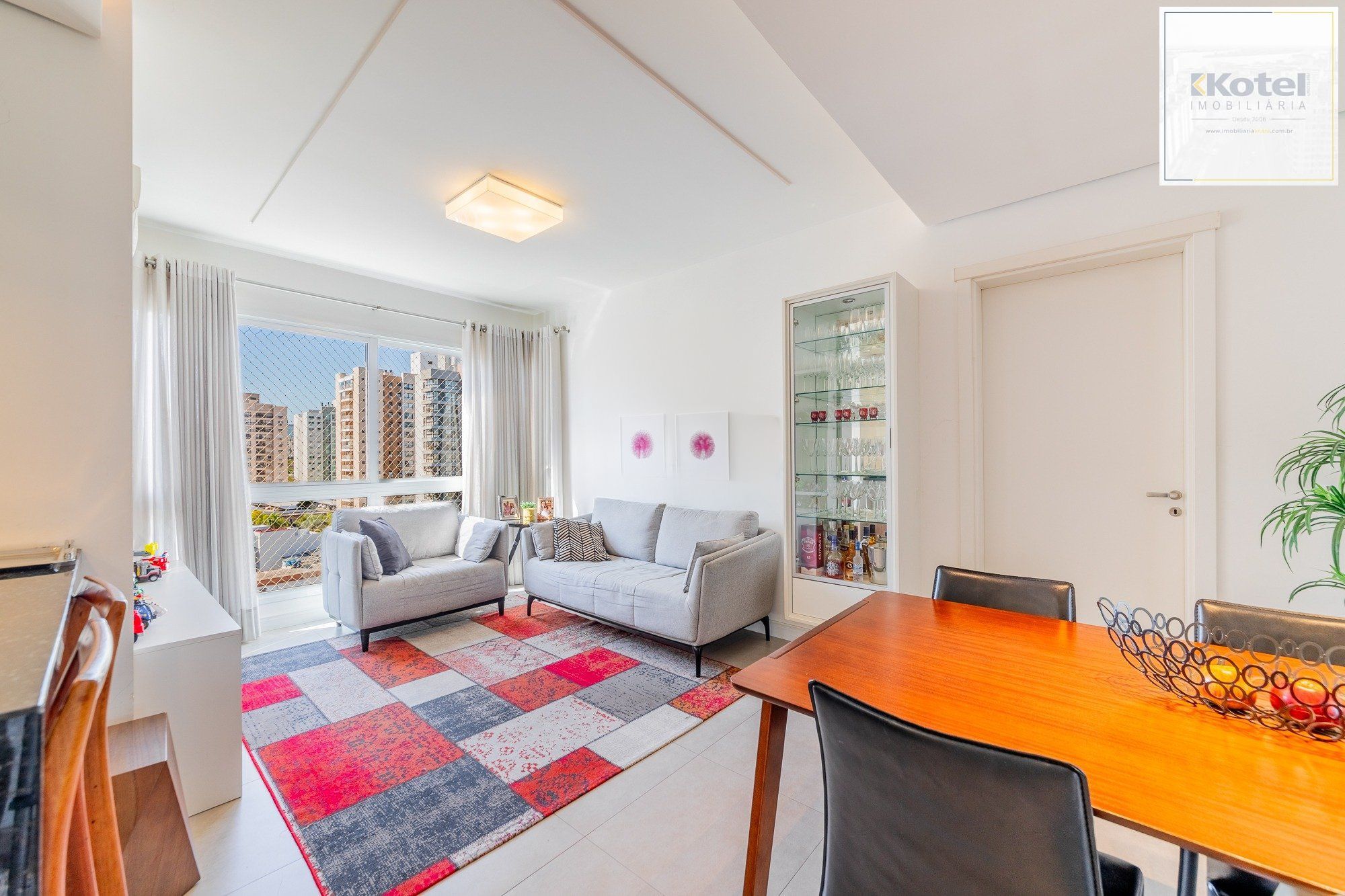 Apartamento com 3 quartos e 79m² à venda em Passo da Areia - Rua Bezerra De Menezes, Passo Da Areia, Porto Alegre