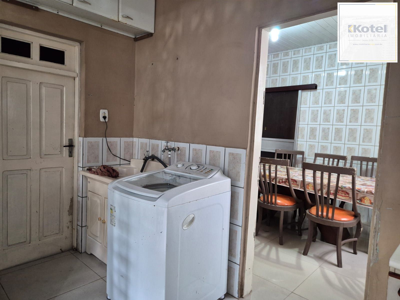 Casa térrea com pátio aos fundos
