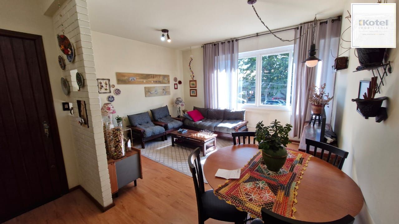Apartamento no Menino Deus com 2 dormitórios e dependência de empregada com banheiro