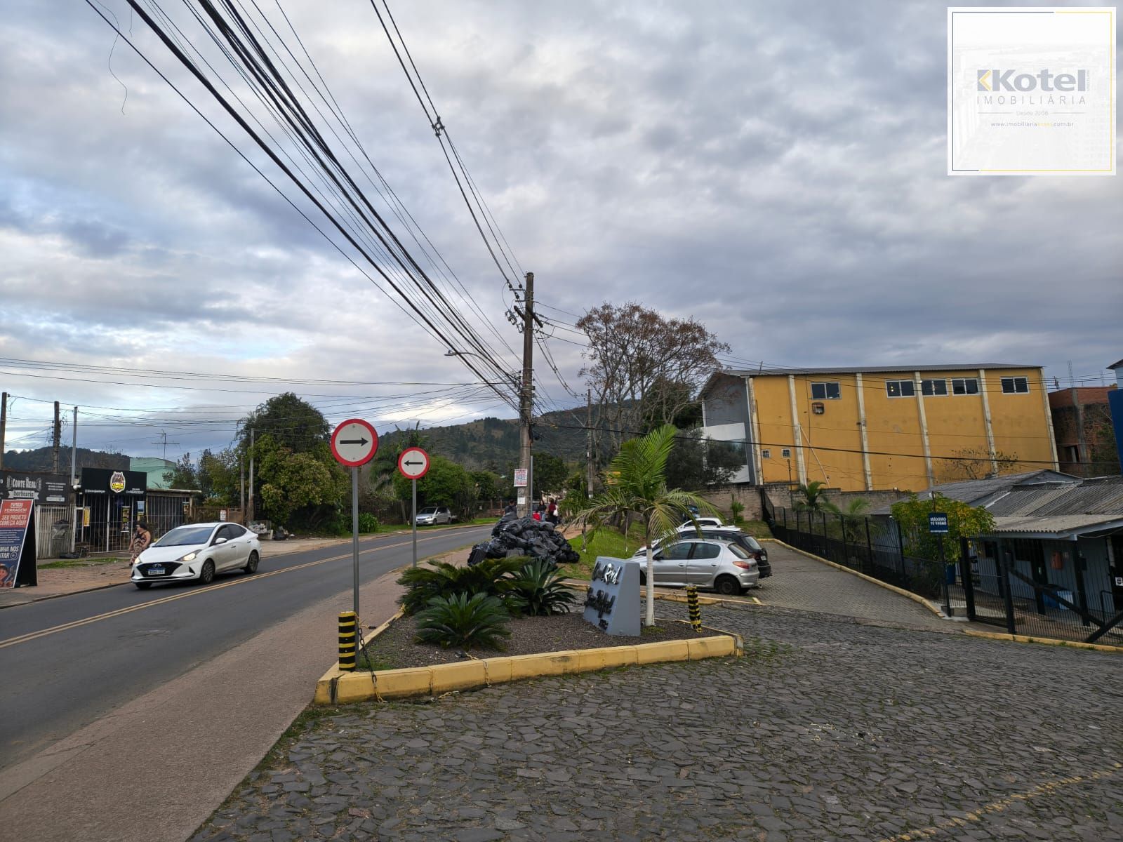 Apartamento 2 Dormitórios - Mobiliado - Campo Novo - Porto Alegre/RS — foto 4
