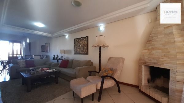 Casa em Porto Alegre, no bairro Espírito Santo, com 3 dormitório(s), e 3 banheiros, à venda. — foto 3