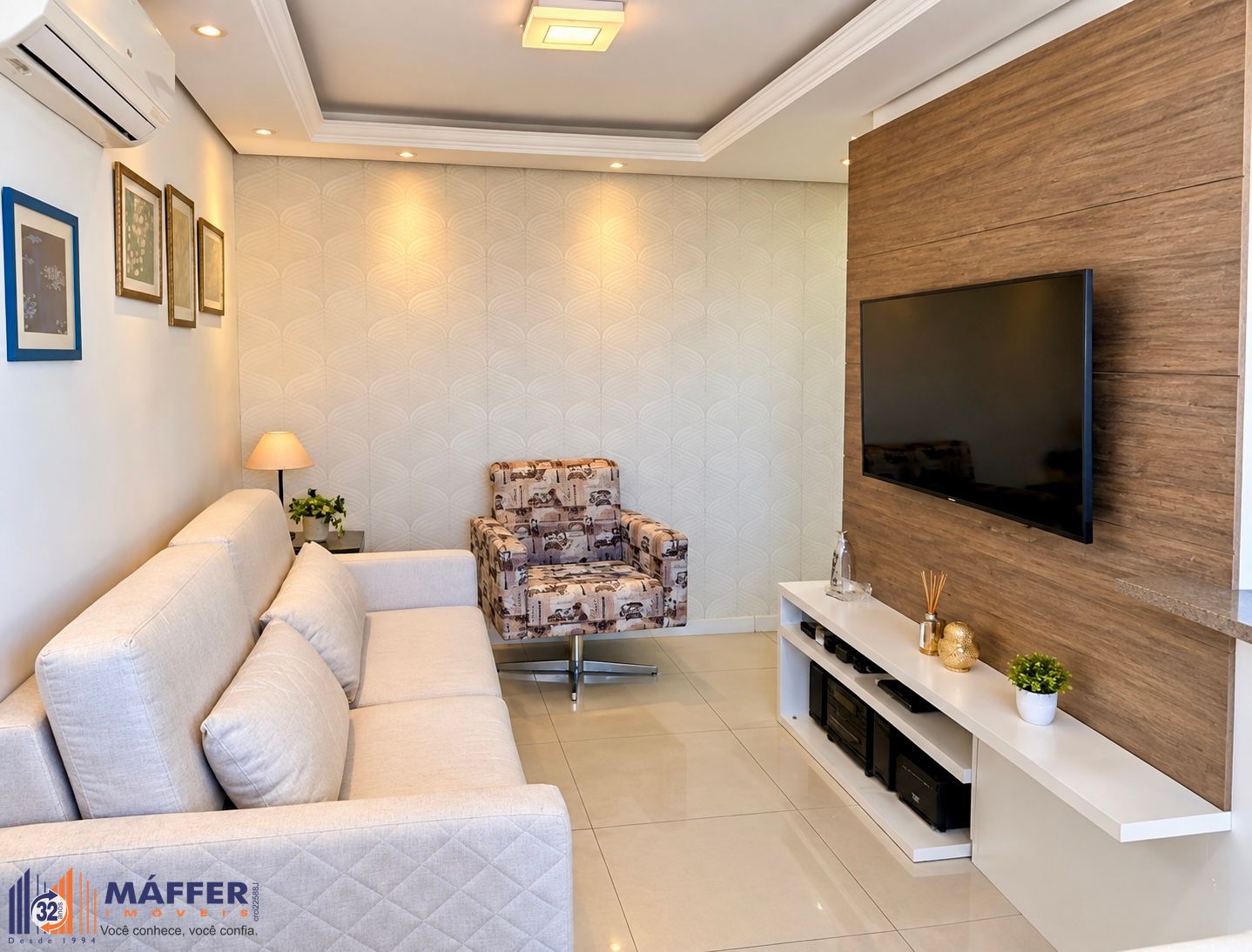 Apartamento 3 dormitórios  Suíte Semi Mobiliado com Vaga de Garagem, Sarandi