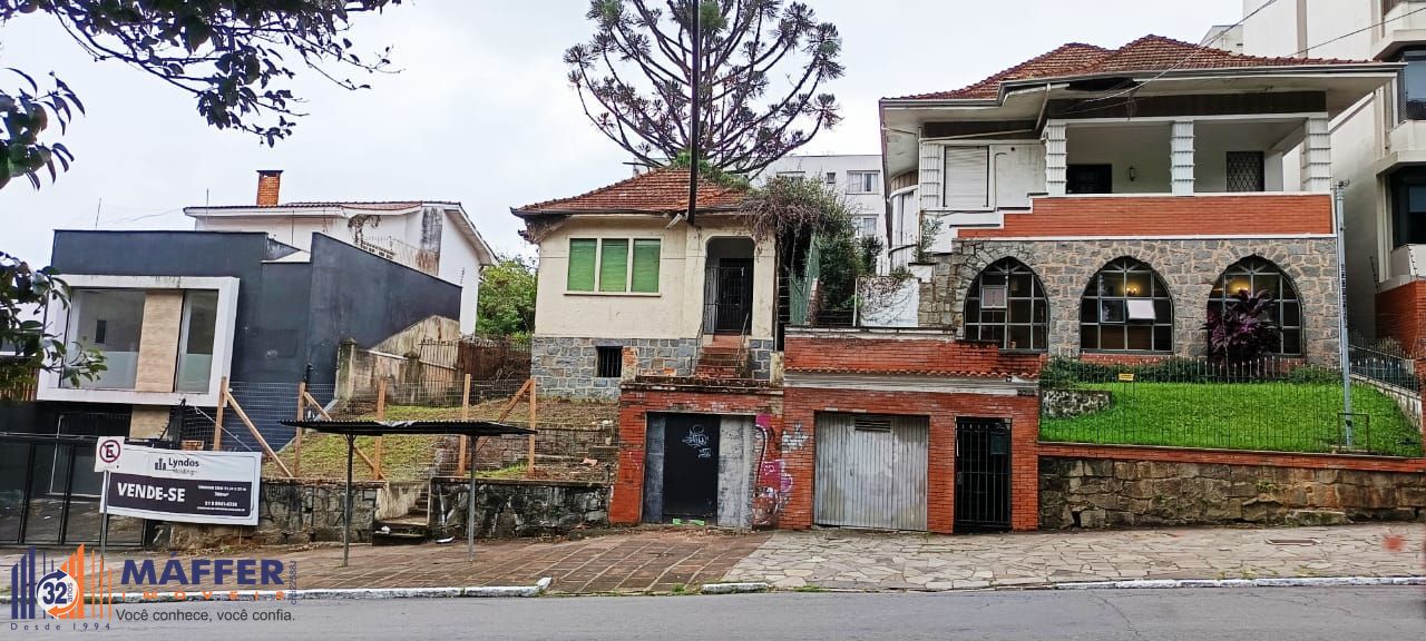 Casa com 3 quartos, 3 banheiros, vaga de garagem no bairro São João.