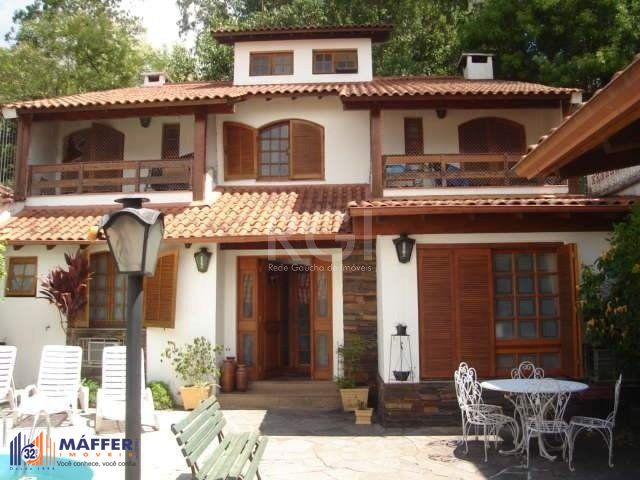 Casa para Venda - 144m², 3 dormitórios, sendo 2 suites, 4 vagas - São João
