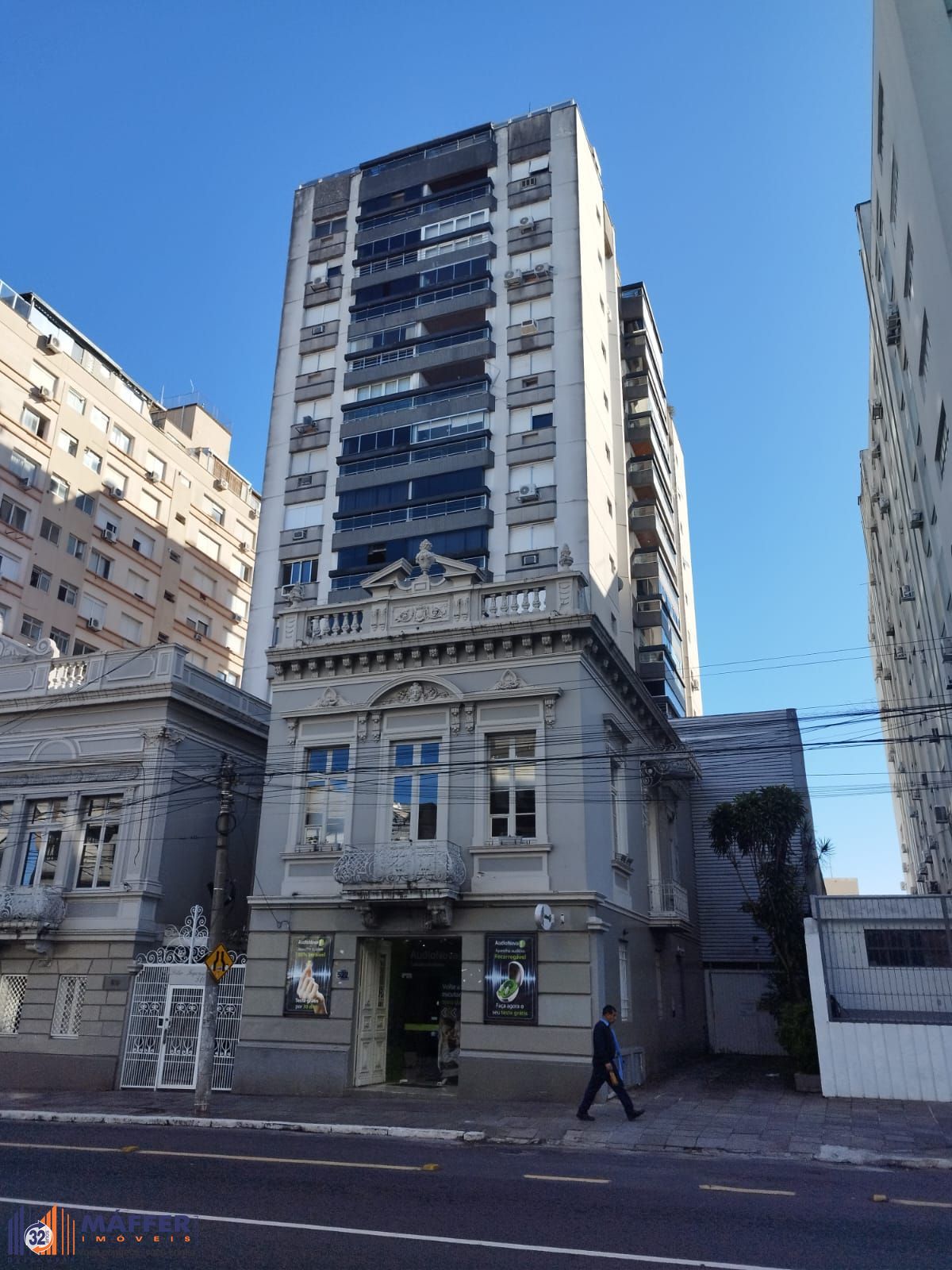 Cobertura de 2 dormitórios, e 1 vaga de Garagem, Av. Independência Porto Alegre-RS