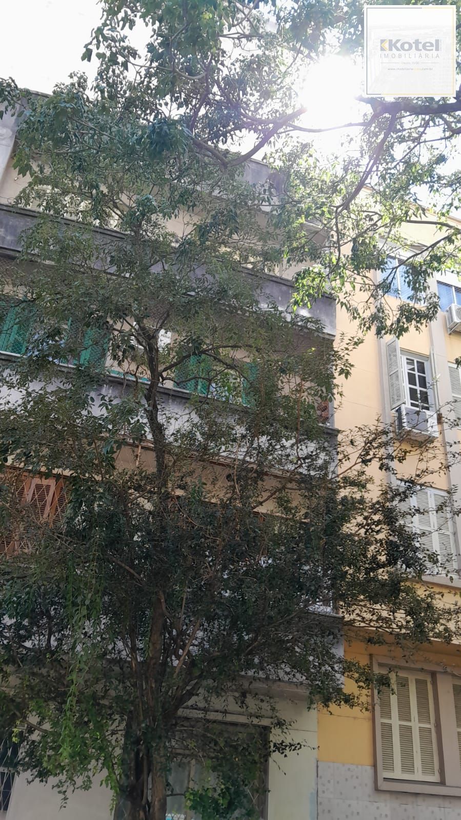 Apartamento com sacda, 2 quartos à venda na Avenida Desembargador André da Rocha, próximo Lima e Silva em Porto Alegre