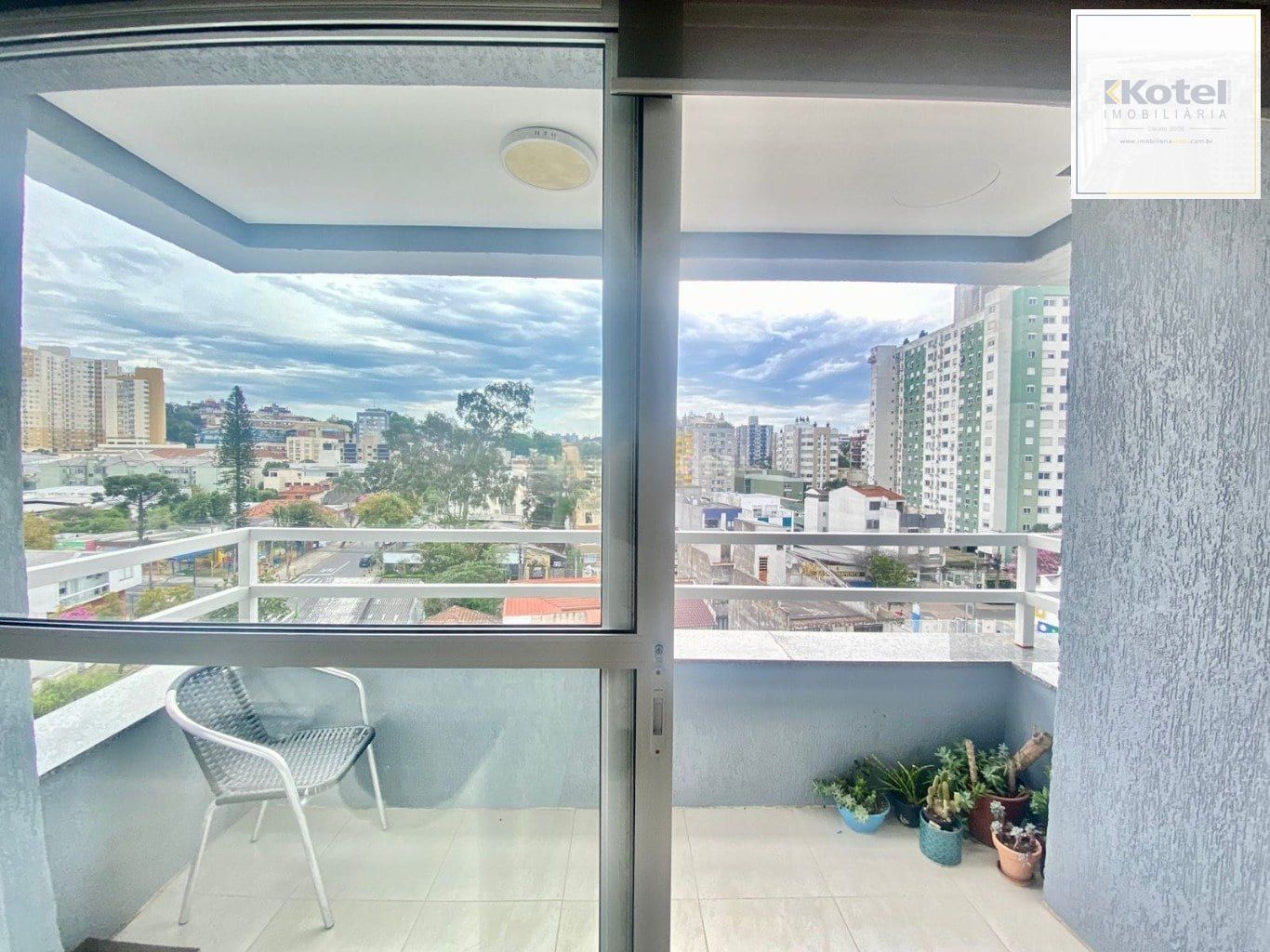 Apartamento de 2 dormitorios à venda em Santana, Porto Alegre. — foto 2