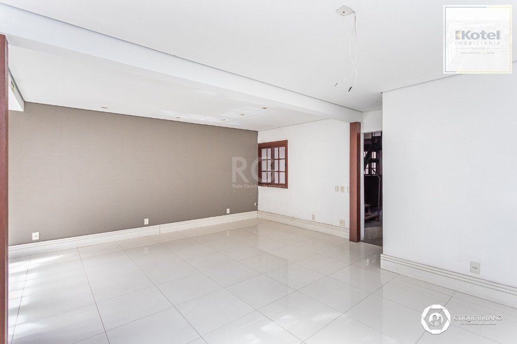 Casa para Venda - 330m², 4 dormitórios, sendo 3 suites, 2 vagas - Petrópolis — foto 5