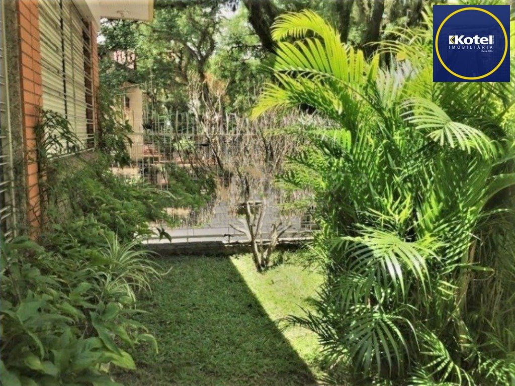 Casa de 3 dormitórios  4 vagas amplo terreno - Menino Deus