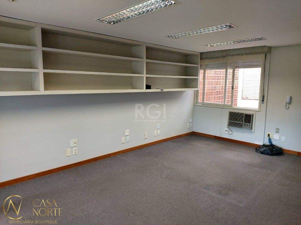 Sala Comercial à venda com 1 quarto, 59m², 1 vaga, Rua Professor Ivo Corseuil no bairro Petrópolis em Porto Alegre