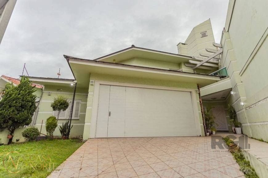 Casa à venda com 4 quartos, 350m², 4 suítes, 2 vagas, Rua Alfredo Miranda Obino no bairro Jardim Itu em Porto Alegre